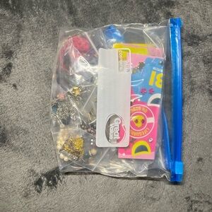 Jewelery bag
bracelets, necklaces, earrings, pendants, pins